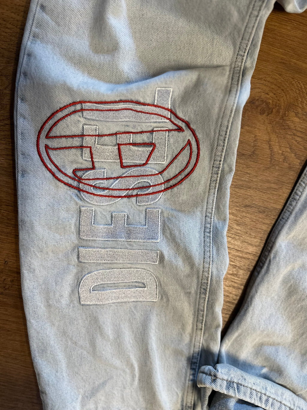 JEAN DIE LIGHT
