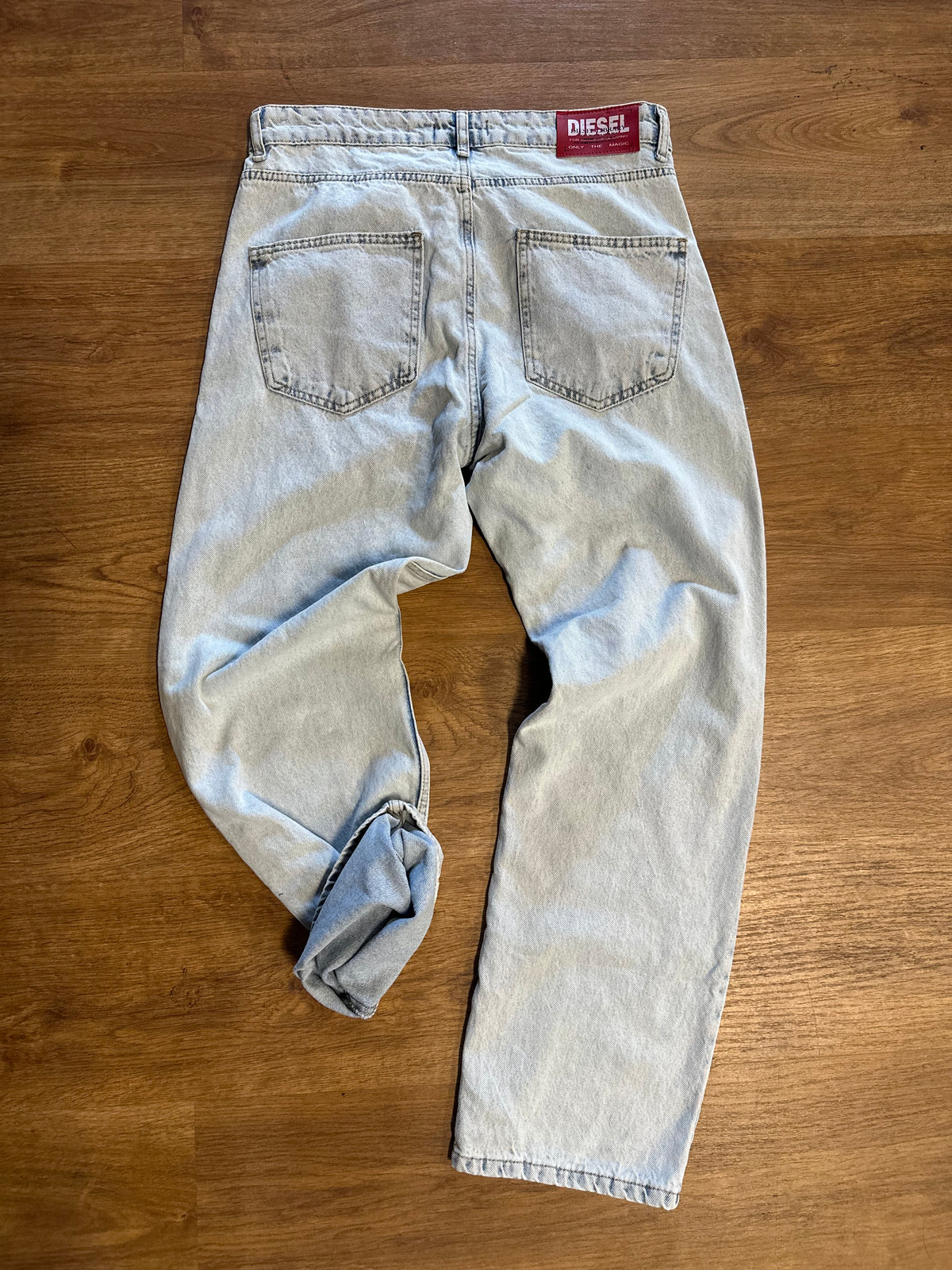 JEAN DIE LIGHT